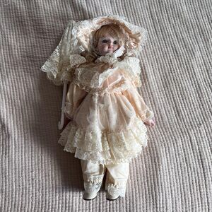 Vintage Victorian Porcelain Doll 17in Lace Dress Parasol Collectible Figurine‎
